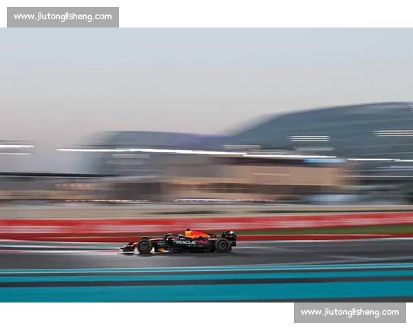 F1正赛惊险碰撞回顾赛道事故原因与车手应对分析 F1正赛惊险碰撞回顾赛道事故原因与车手应对分析